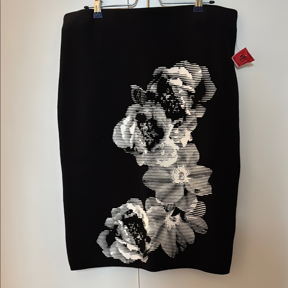 Calvin Klein Black and White Knee-Length Pencil Skirt